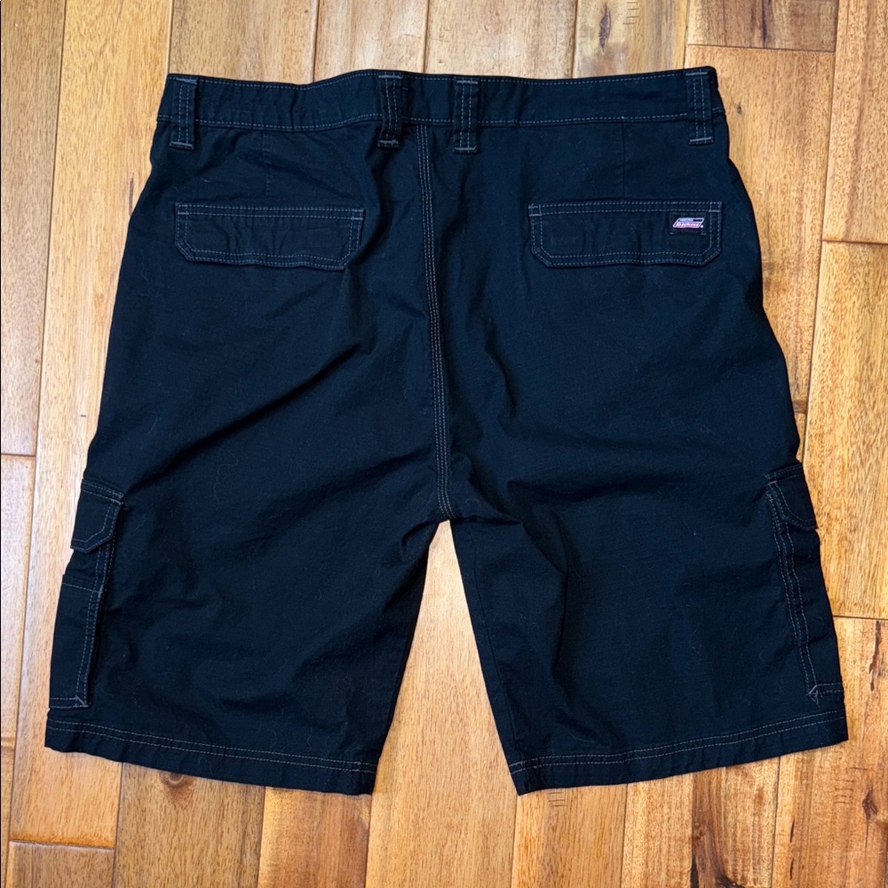 Dickies Black Cargo Shorts for Men - Picture 4 of 6